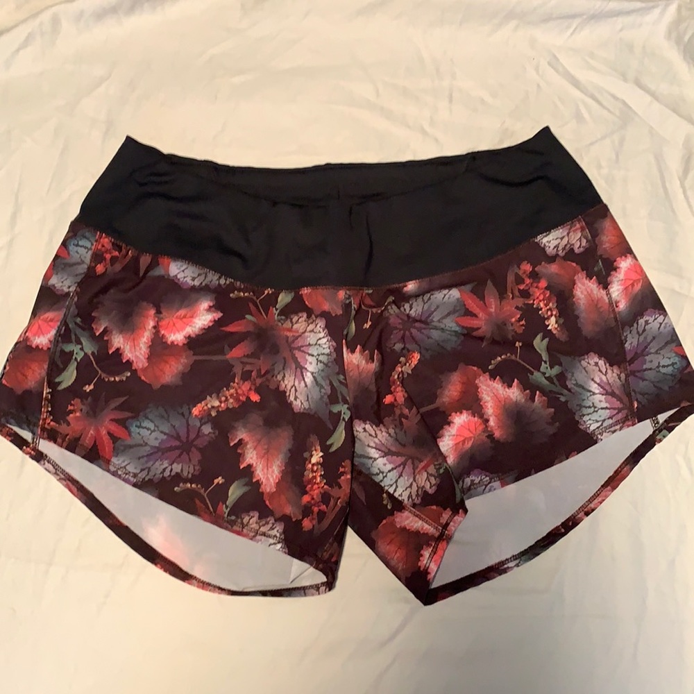 Oiselle Roga shorts - size 8 - floral pattern